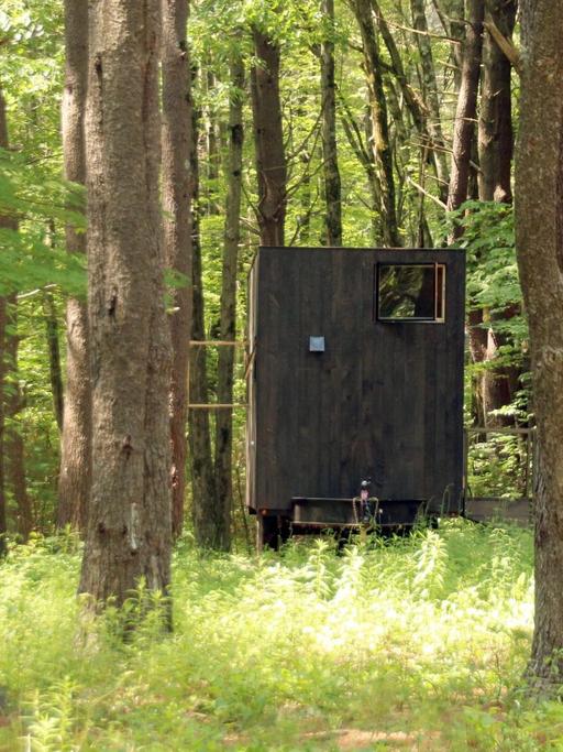 Ein "Tiny House" als Ferienhaus in den Catskills im US-Bundesstaat New York, aufgenommen am 13.06.2017. Als Wohn-Trend haben sich die Mini-Häuser auf wenigen Quadratmetern in den USA inzwischen schon etabliert. Auch zum Mieten für den Urlaub werden die Mini-Hütten zum Trend.