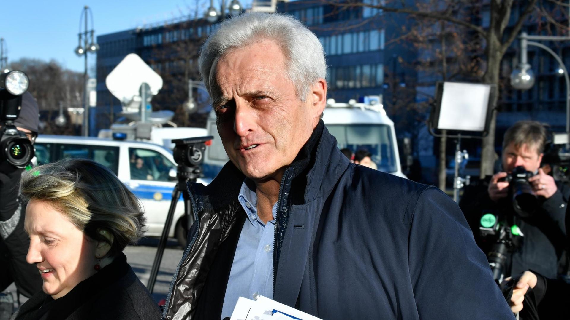 Der CSU-Politiker Peter Ramsauer vor einem Treffen der Unionsparteien in Berlin Der CSU-Politiker Peter Ramsauer vor einem Treffen der Unionsparteien in Berlin