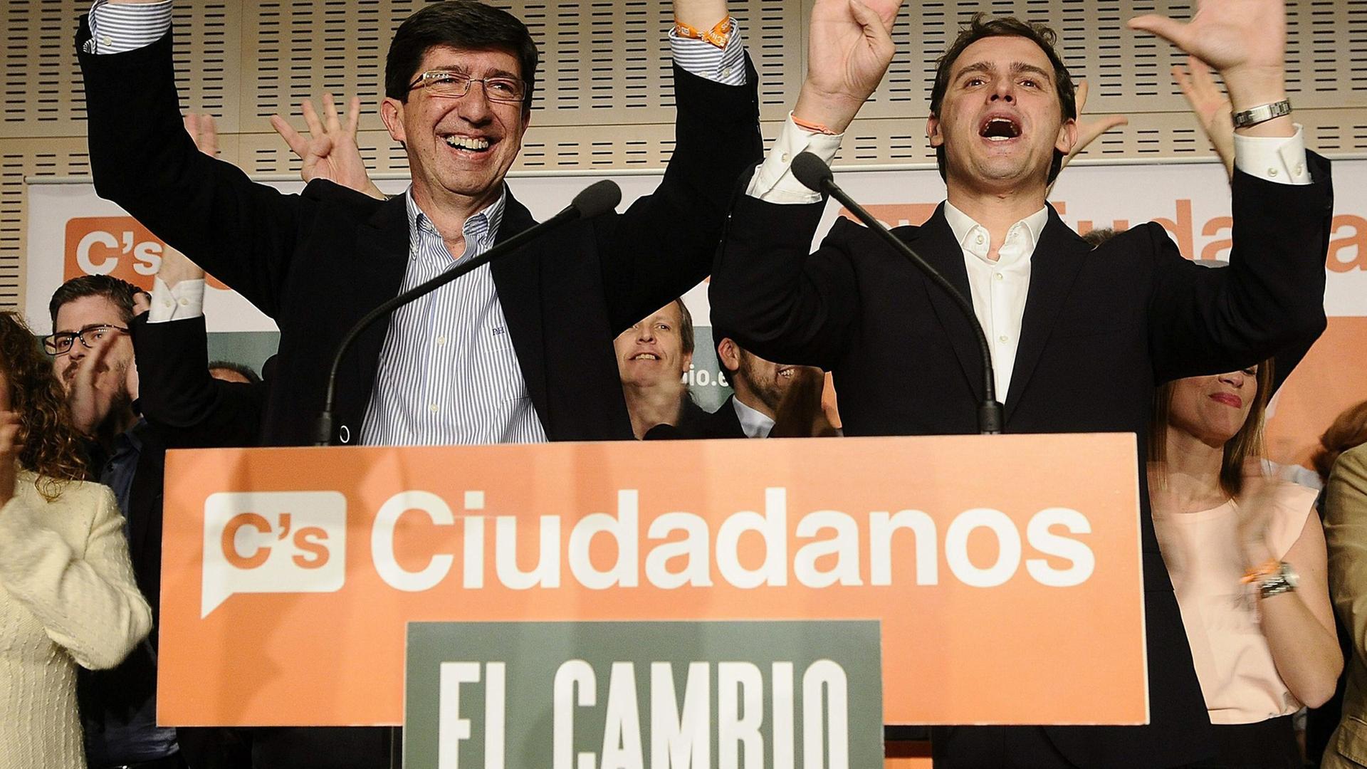 Der Vorsitzende der Partei Ciudadanos, Albert Rivera (rechts) und der Kandidat für die Regionalwahlen in Andalusien Juan Marin (links) Der Vorsitzende der Partei Ciudadanos, Albert Rivera (rechts) und der Kandidat für die Regionalwahlen in Andalusien Juan Marin (links)