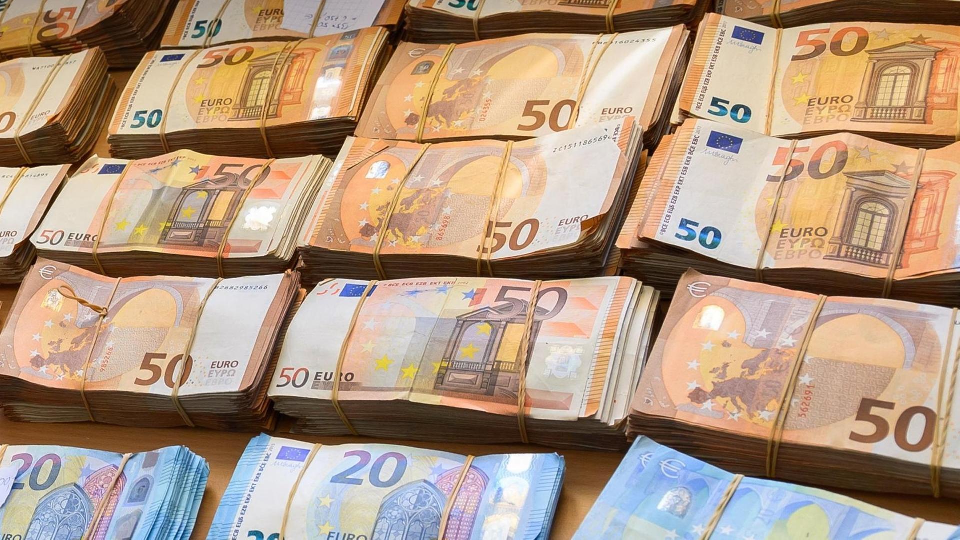 Kampf gegen Geldwäsche - EU-Staaten verständigen sich auf Obergrenze von 10.000 Euro bei Bargeld-Zahlungen