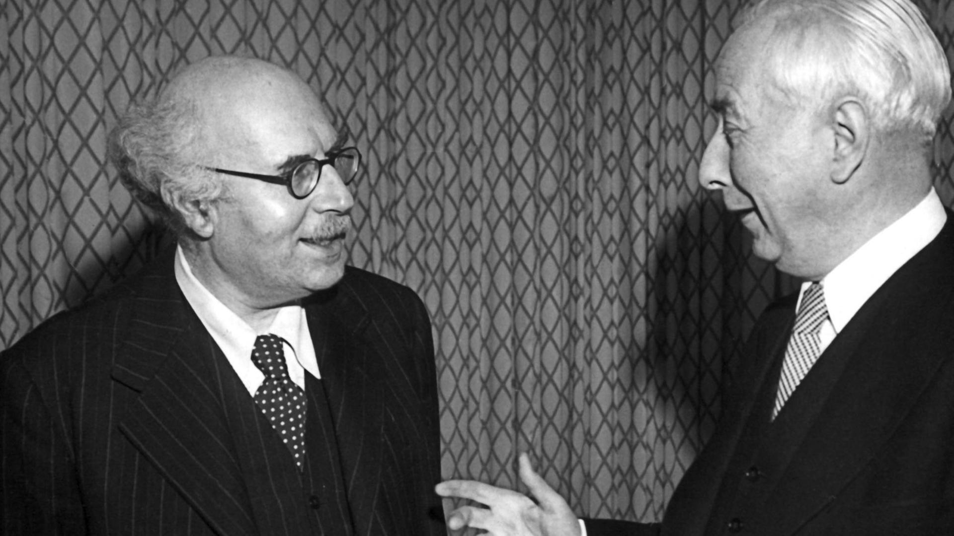 Der Verleger, Schriftsteller und Philanthrop Victor Gollancz wurde im März 1950 von Bundespräsident Theodor Heuss empfangen Der Verleger, Schriftsteller und Philanthrop Victor Gollancz wurde im März 1950 von Bundespräsident Theodor Heuss empfangen