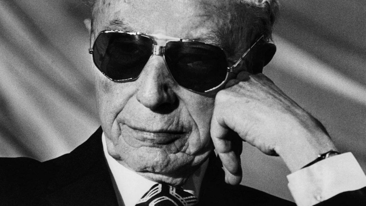 Porträt von Douglas Sirk mit Sonnenbrille Porträt von Douglas Sirk mit Sonnenbrille