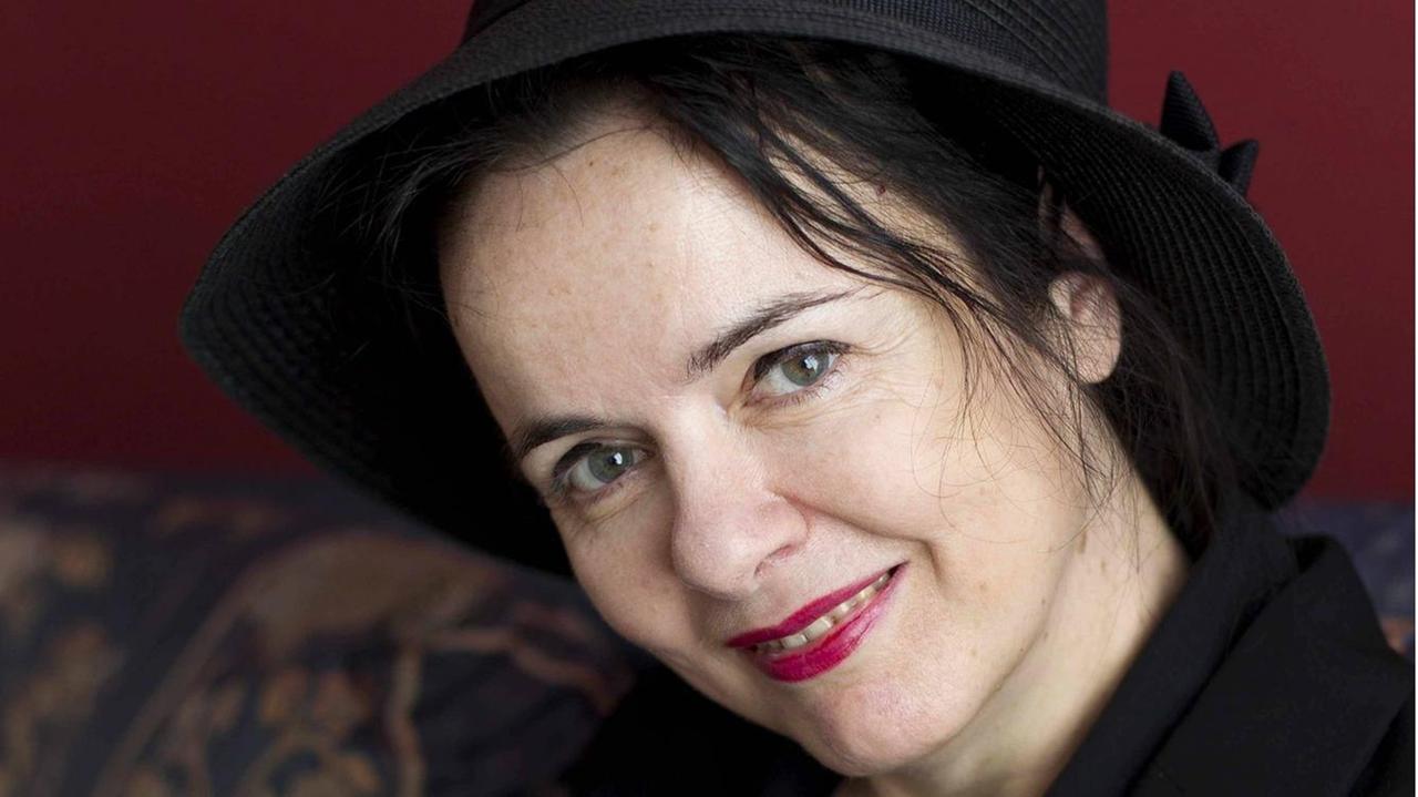 Porträt der belgischen Schriftstellerin Amélie Nothomb, 2016. Porträt der belgischen Schriftstellerin Amélie Nothomb, 2016.