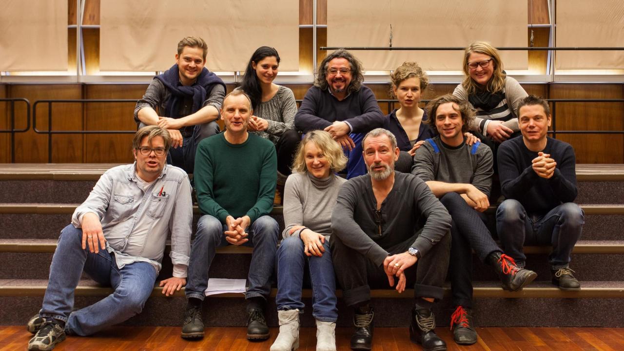 Gold. Revue - Ensemble Gold. Revue - Ensemble