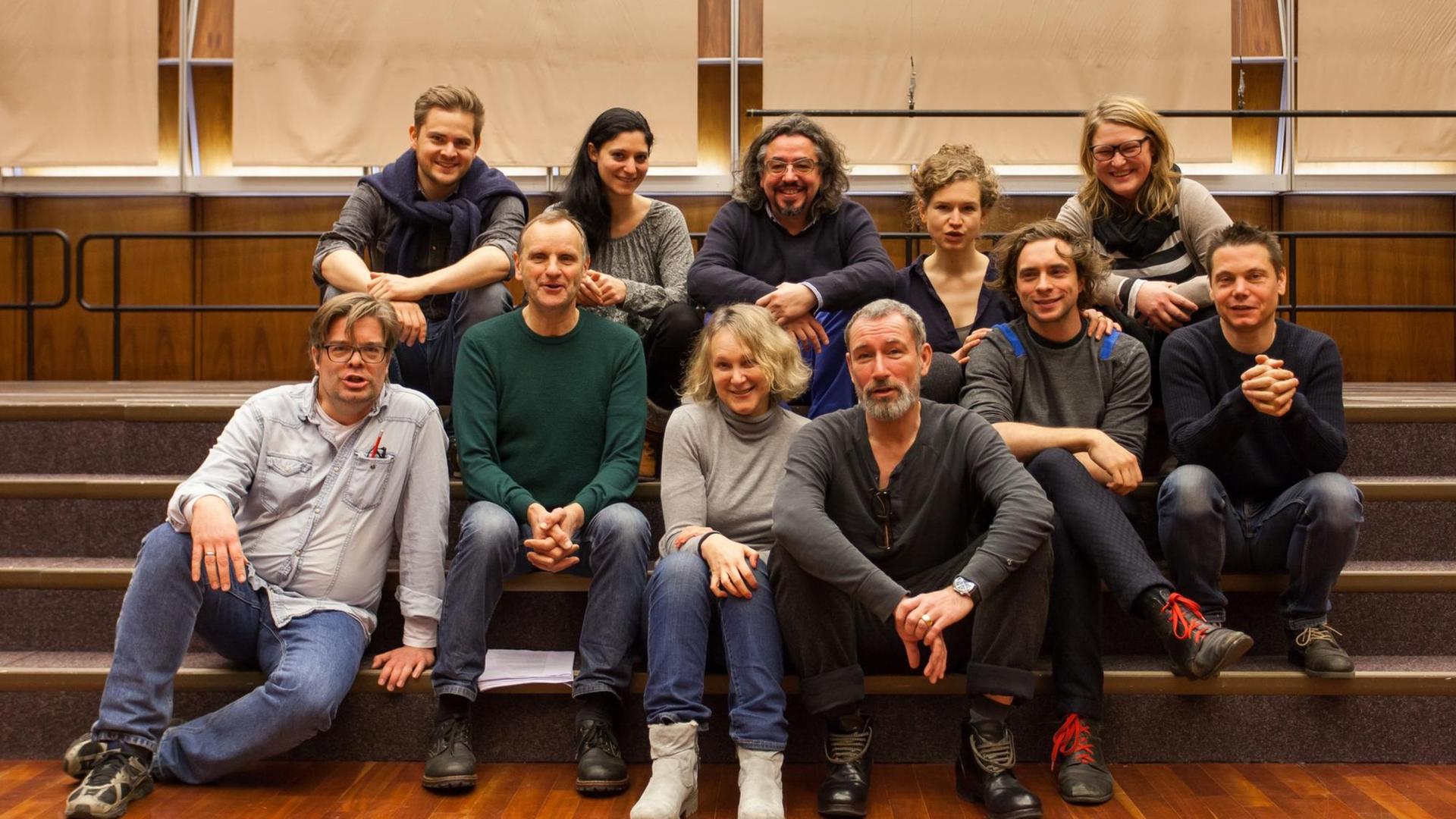Gold. Revue - Ensemble Gold. Revue - Ensemble