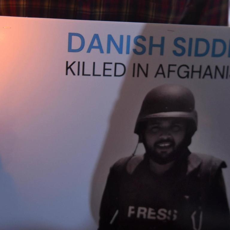 Trauerfeier für den indischen Fotojournalisten Danish Siddiqui, der von den Taliban in Kandahar getötet wurde.