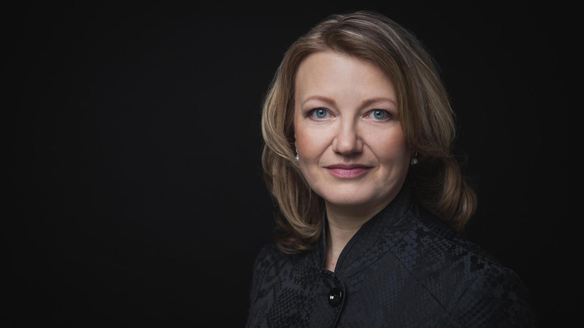 Die in Kasachstan geborene Autorin Eleonora Hummel Die in Kasachstan geborene Autorin Eleonora Hummel