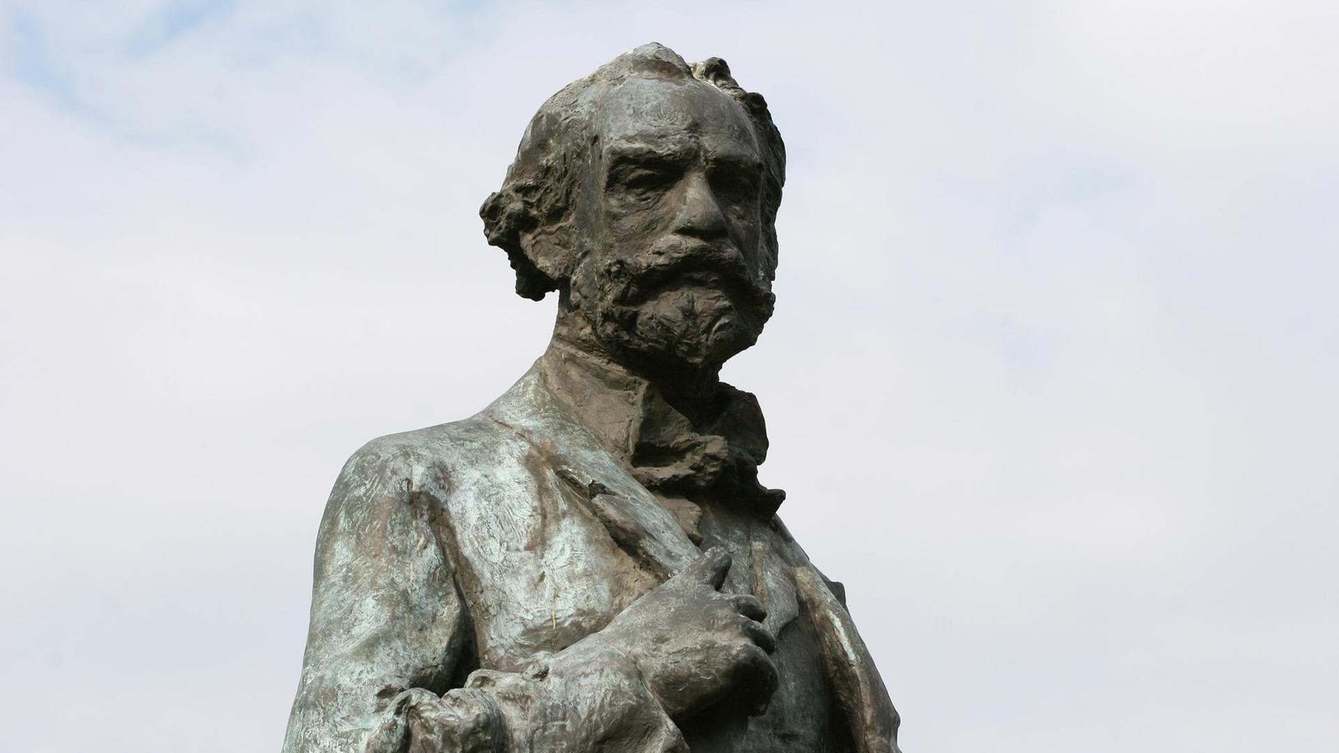 Ein Denkmal für den tschechischen Komponisten Antonin Dvorak (1841-1904) auf dem Jan-Palach-Platz in Prag