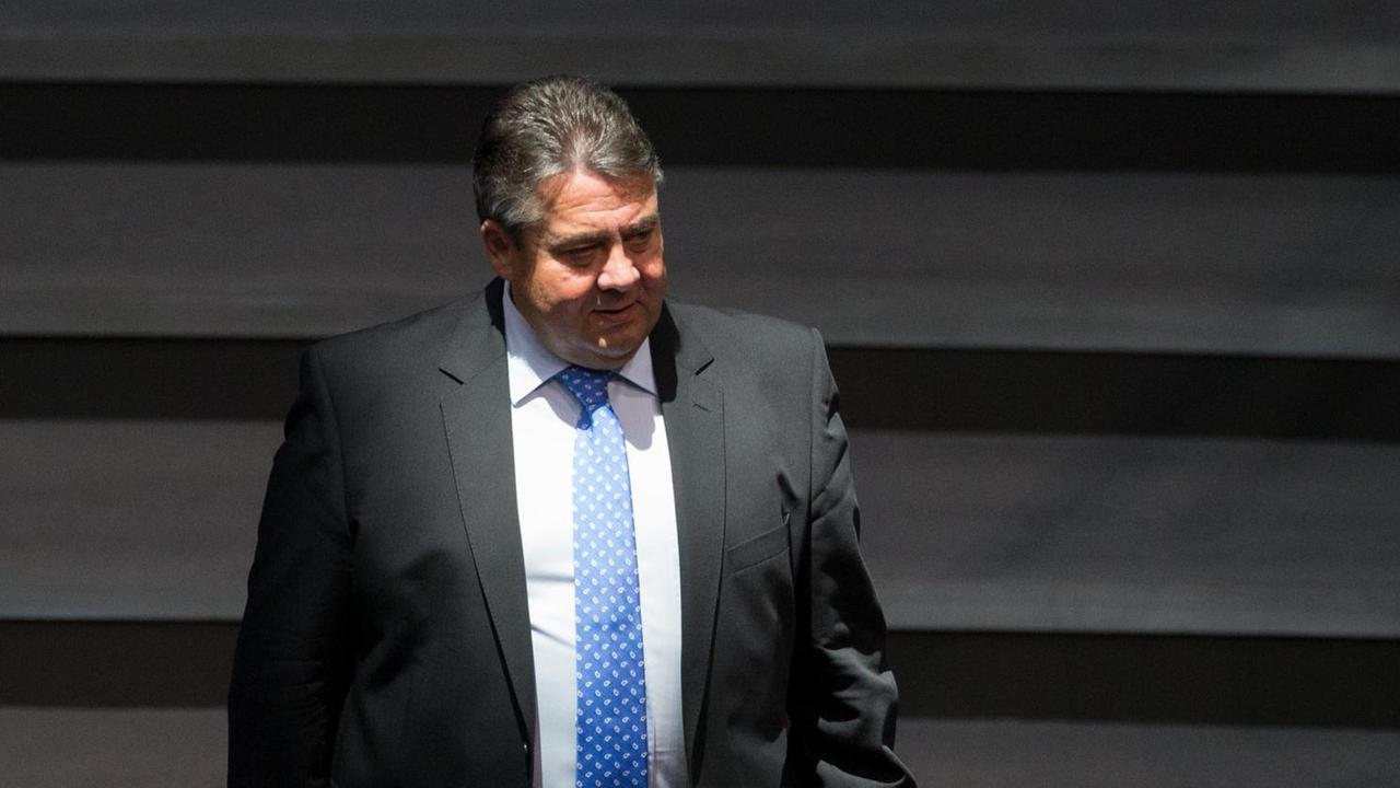 Sigmar Gabriel bei der Haushaltsdebatte im Bundestag Sigmar Gabriel bei der Haushaltsdebatte im Bundestag