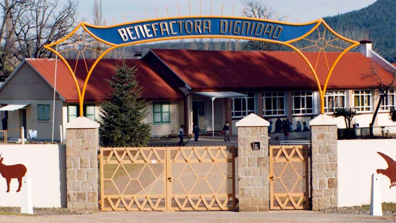Diese Aufnahme aus den 80er-Jahren zeigt den Eingang zum Gelände der Sekte Colonia Dignidad in Chile Diese Aufnahme aus den 80er-Jahren zeigt den Eingang zum Gelände der Sekte Colonia Dignidad in Chile
