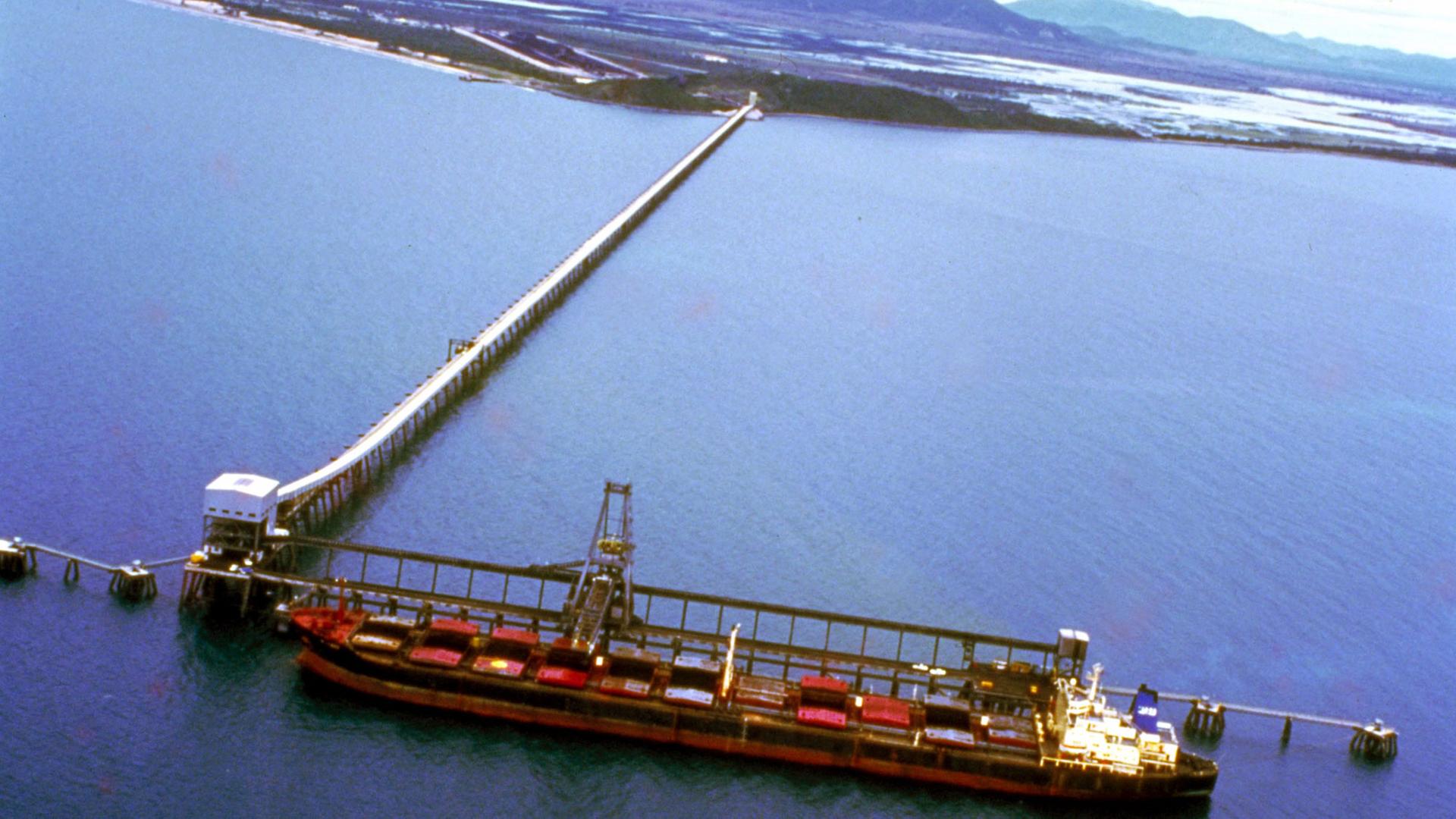 Verladen von Kohle im Hafen Abbott Point, Australien. Verladen von Kohle im Hafen Abbott Point, Australien.