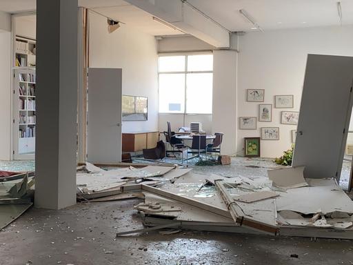 Das Foto zeigt die Schäden in der Beiruter Galerie von Andrée Sfeir-Semler nach der Explosion vom 4.8.2020