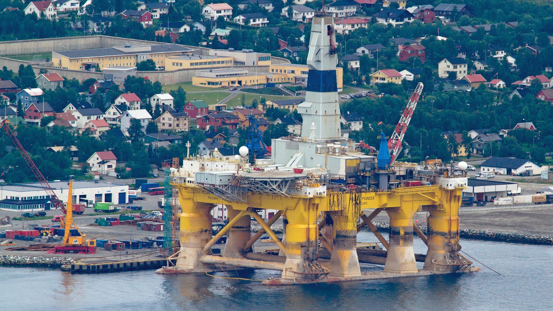 Ölplattform in Tromsö in Nordnorwegen