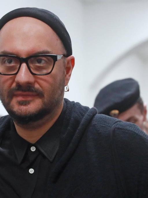 Theater- und Filmregisseur Kirill Serebrennikov nach einer Anhörung seines Falles in Moskau.