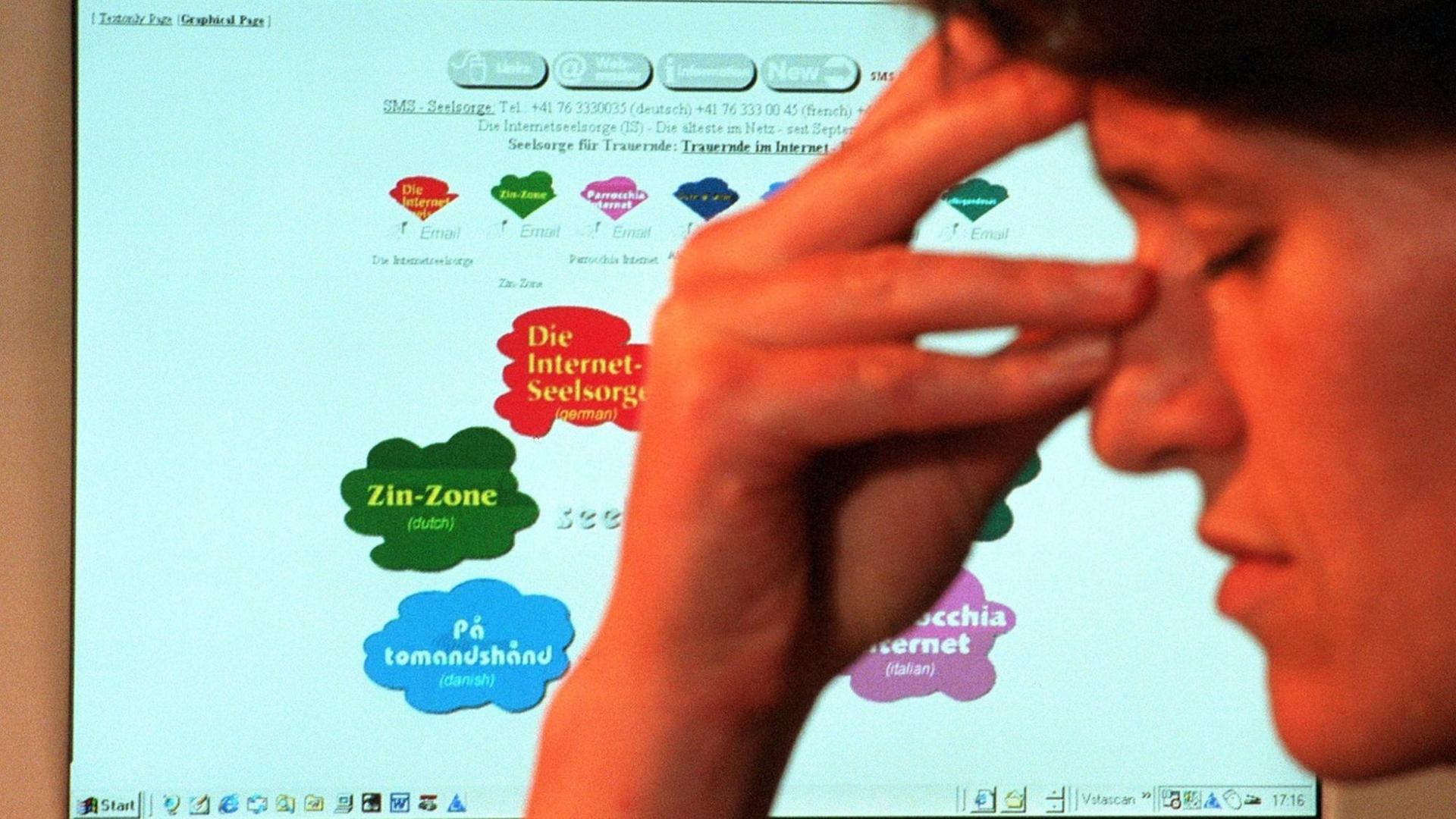 Symbolfoto zur Internet-Seelsorge. Die Präsenz christlicher Ansprechpartner im weltweiten Netz wächst täglich, und die Internet-Suchmaschinen belegen, dass auch in Deutschland immer mehr Kirchen, Gemeinden und Pfarrer über die eigene Homepage Seelsorge per E-Mail anbieten, die auch genutzt wird. Probleme mit dem Ehepartner, Lebenskrisen, Trauerfälle, Glaubenszweifel - oder auch der Kummer mit dem Computer - veranlassen immer mehr Menschen, über den PC bei Seelsorgern und Therapeuten um Rat zu fragen. Symbolfoto zur Internet-Seelsorge. Die Präsenz christlicher Ansprechpartner im weltweiten Netz wächst täglich, und die Internet-Suchmaschinen belegen, dass auch in Deutschland immer mehr Kirchen, Gemeinden und Pfarrer über die eigene Homepage Seelsorge per E-Mail anbieten, die auch genutzt wird. Probleme mit dem Ehepartner, Lebenskrisen, Trauerfälle, Glaubenszweifel - oder auch der Kummer mit dem Computer - veranlassen immer mehr Menschen, über den PC bei Seelsorgern und Therapeuten um Rat zu fragen.