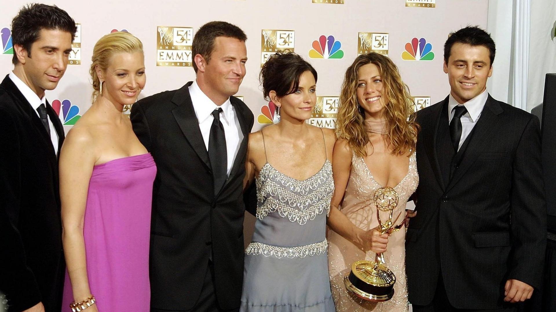 Die amerikanischen Schauspieler David Schwimmer, Lisa Kudrow, Mathew Perry, Courtney Cox Arquette, Jennifer Aniston und Matt LeBlanc (l-r), die Darsteller der Comedy-Serie "Friends"