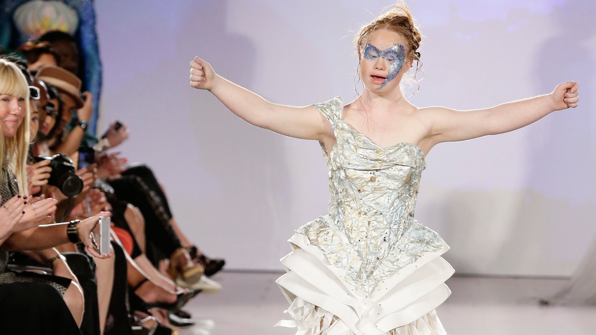 Madeline Stuart hat das Downsyndrom - und tritt bei der New York Fashion Week als Model auf. Madeline Stuart hat das Downsyndrom - und tritt bei der New York Fashion Week als Model auf.