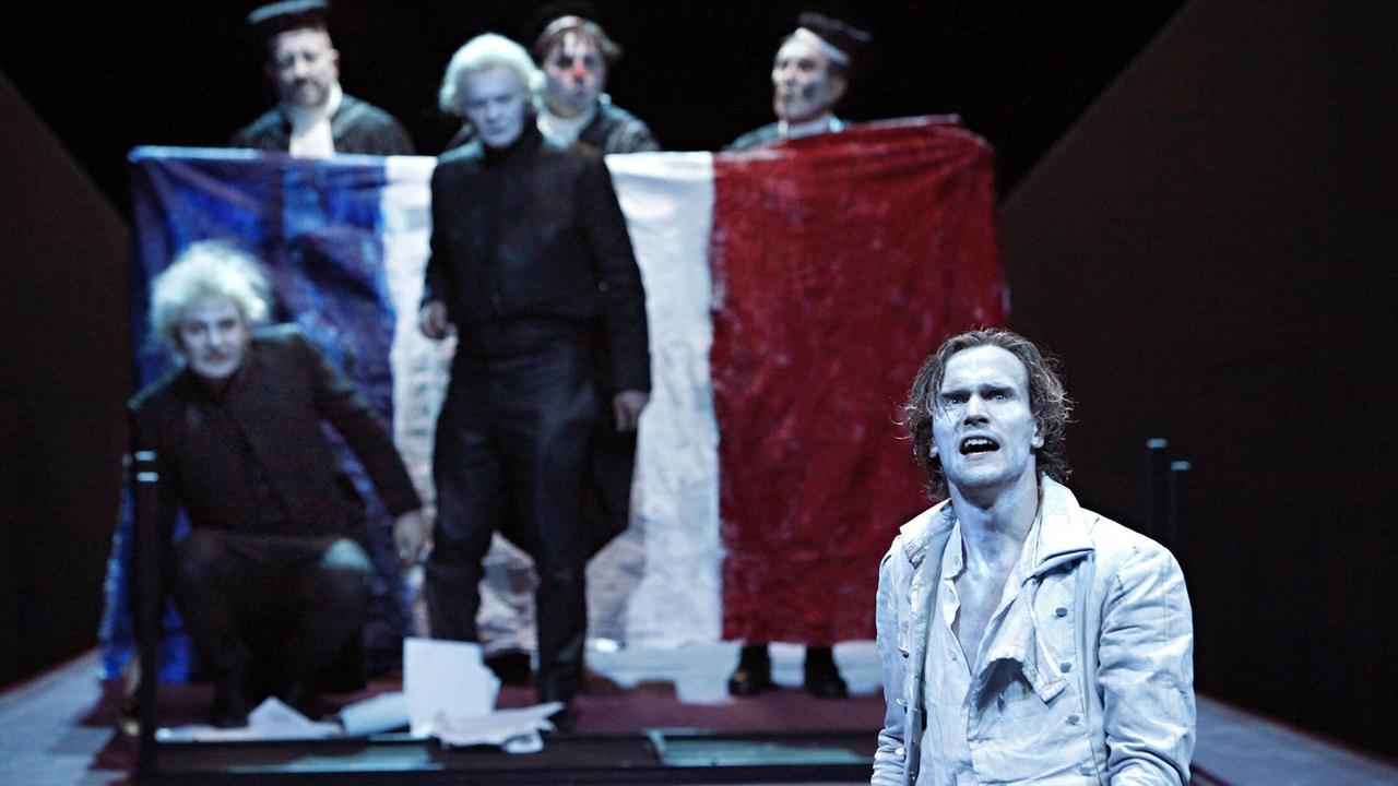 "Dantons Tod" am Berliner Ensemble unter der Regie von Claus Peymann "Dantons Tod" am Berliner Ensemble unter der Regie von Claus Peymann