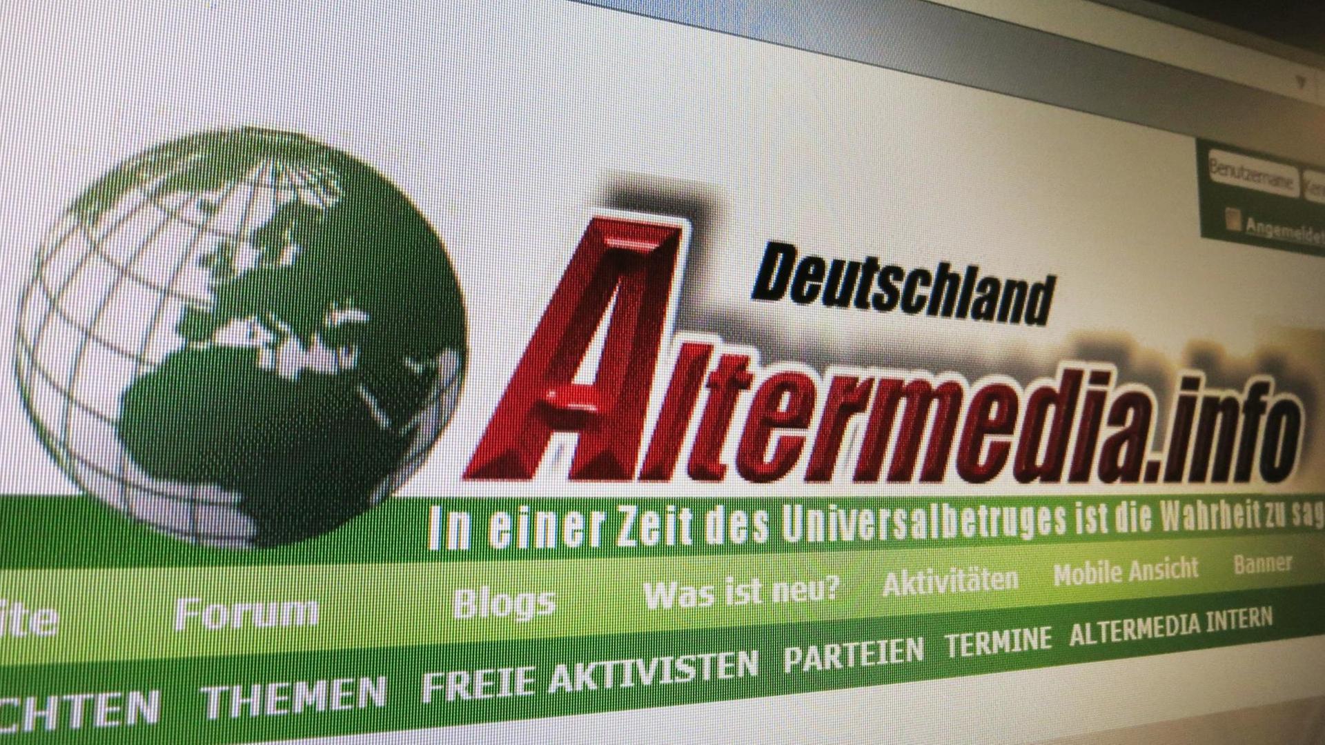Ein Computerbildschirm zeigt die inzwischen verbotene Webseite Altermedia Ein Computerbildschirm zeigt die inzwischen verbotene Webseite Altermedia