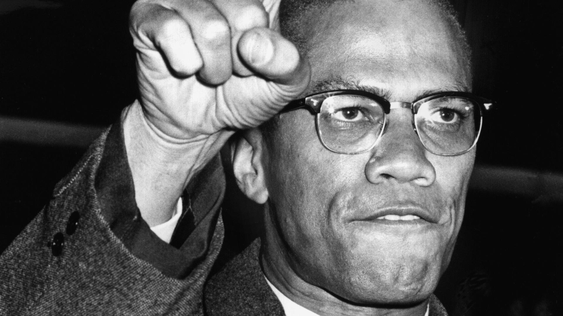 Der amerikanische Bürgerrechtler Malcolm X spricht am 14. Mai 1963 auf einer Kundgebung in New York. Der amerikanische Bürgerrechtler Malcolm X spricht am 14. Mai 1963 auf einer Kundgebung in New York.
