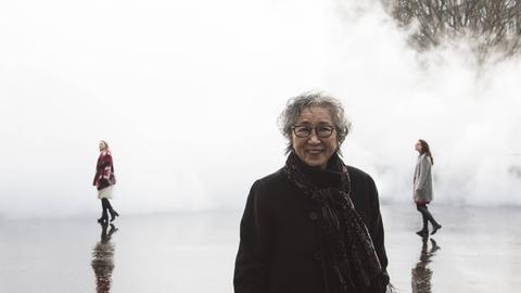 Die Künstlerin Fujiko Nakaya präsentiert ihre Nebelskulptur "London Fog" in London.