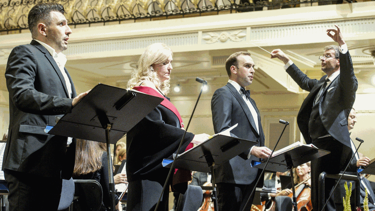 Die Solisten und der Dirigent der Aufführung der Ponchielli-Oper "I Lituani" am 5.9. in der Nationalphilharmonie Vilnius