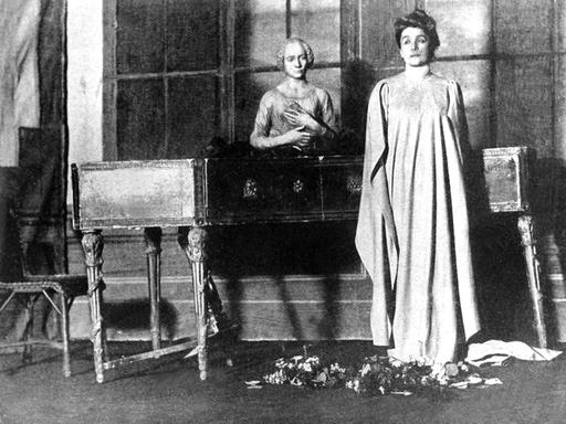 Die italienische Schauspielerin Eleonora Duse als Silvia in d'Annunzios Drama "La Gioconda" bei einem Gastspiel 1910 in Berlin.