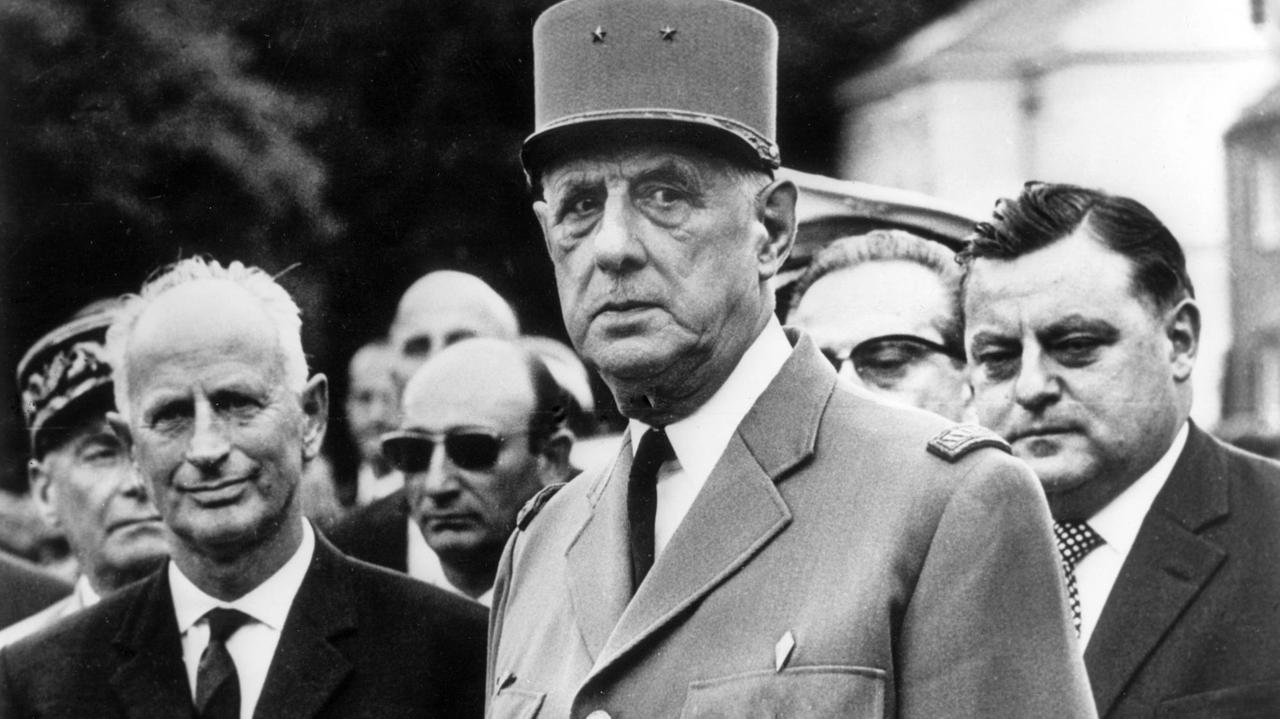 (L-r): Bürgermeister Paul Nevermann, Charles de Gaulle und Verteidigungsminister Franz Josef Strauß. Der französische Staatspräsident Charles de Gaulle besuchte am 07.09.1962 die Führungsakademie der Bundeswehr in Hamburg.