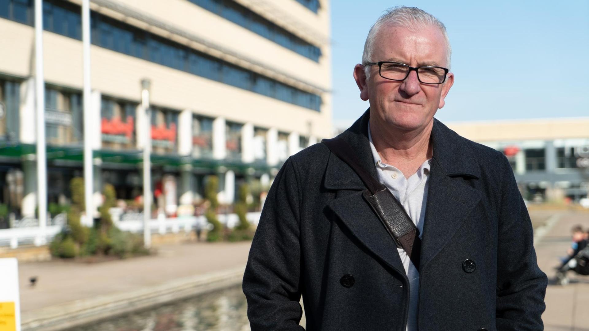 Der 57-jährige Michael Casey ist in Harlow geboren und aufgewachsen. Der 57-jährige Michael Casey ist in Harlow geboren und aufgewachsen.