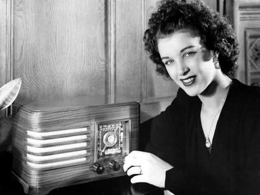 Schon bevor sich das amerikanische Radio  des Katastrophen-Hörspiels bediente,  experimentierte man in Europa mit diesem Genre.