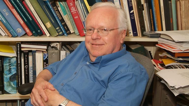 80. Geburtstag Brian Marsden Der Mann für die astronomischen