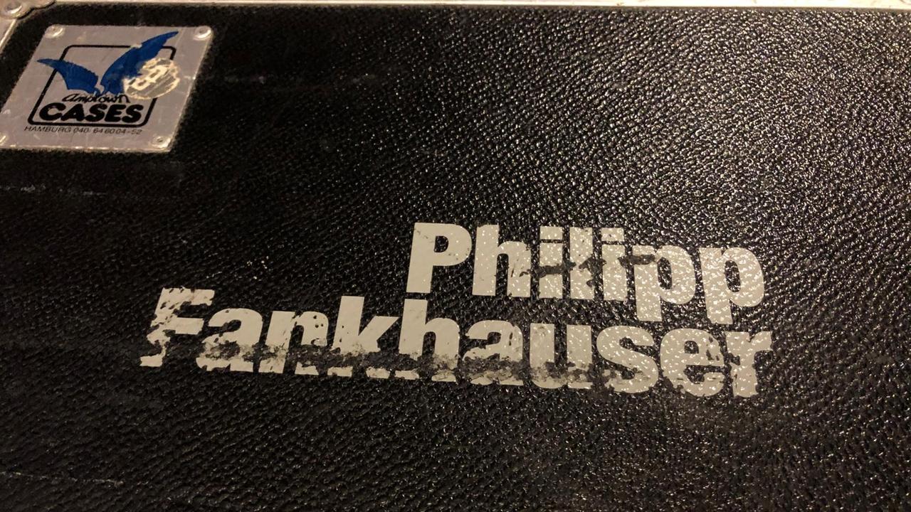 Der Deckel eines Flightcases mit dem Aufdruck "Philipp Fankhauser" Der Deckel eines Flightcases mit dem Aufdruck "Philipp Fankhauser"