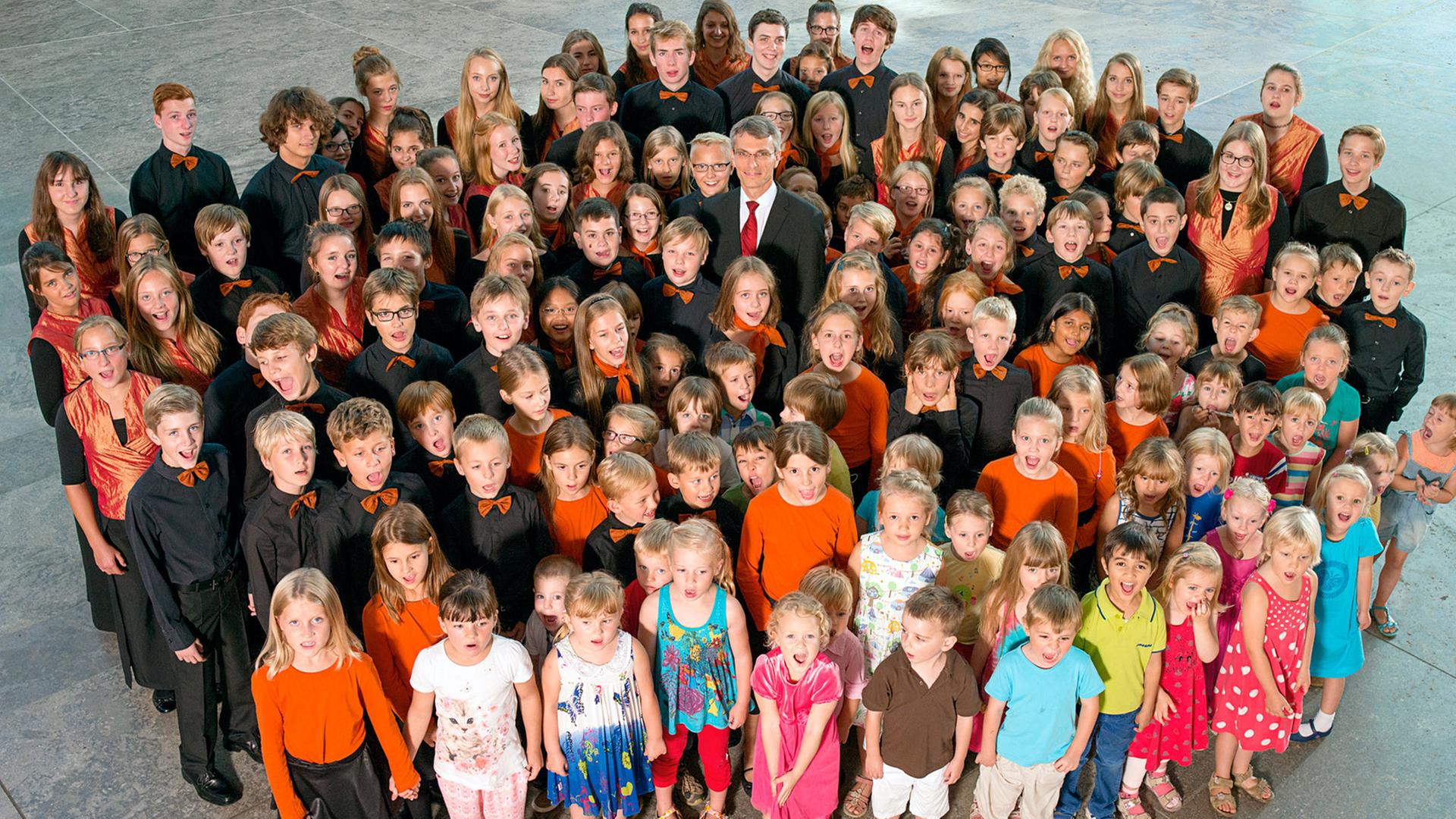 MITTELDEUTSCHER RUNDFUNK MDR Klassik MDR KINDERCHOR und Dirigent Ulrich Kaiser MITTELDEUTSCHER RUNDFUNK MDR Klassik MDR KINDERCHOR und Dirigent Ulrich Kaiser