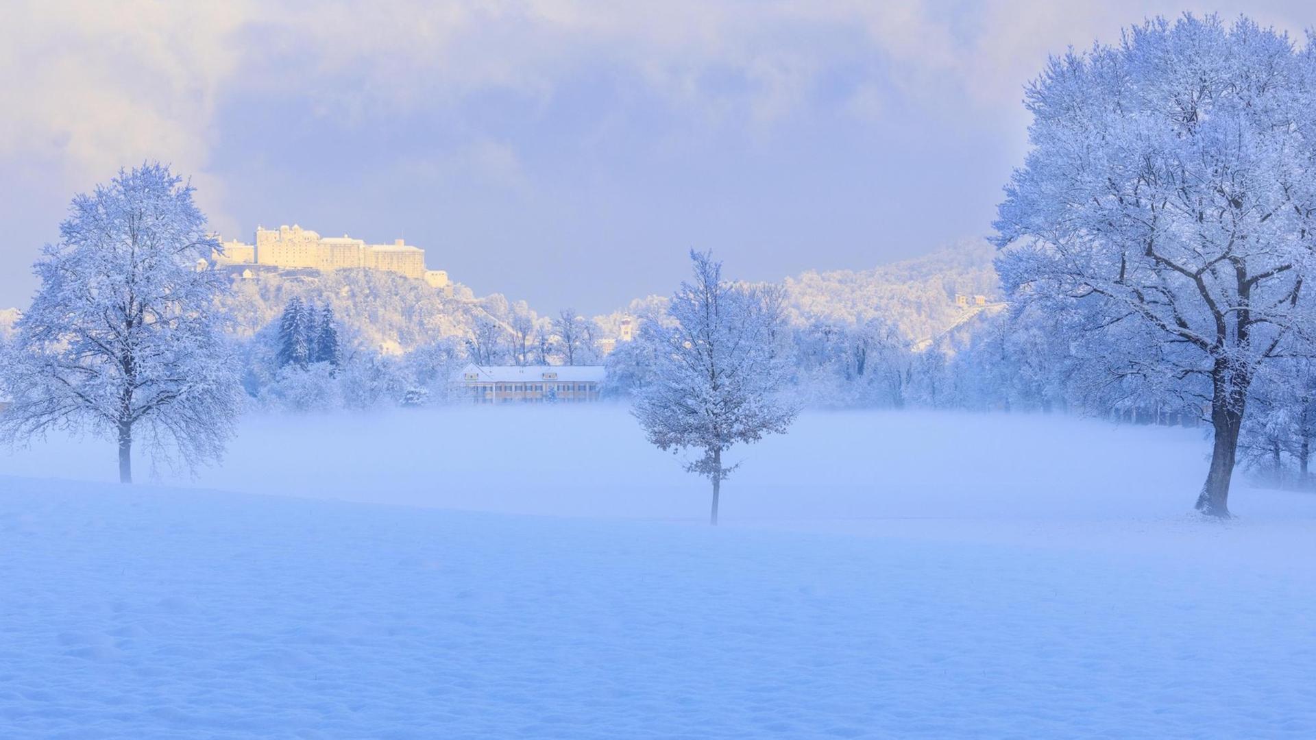 Winteridylle mit Schnee bei Hohensalzburg Winteridylle mit Schnee bei Hohensalzburg