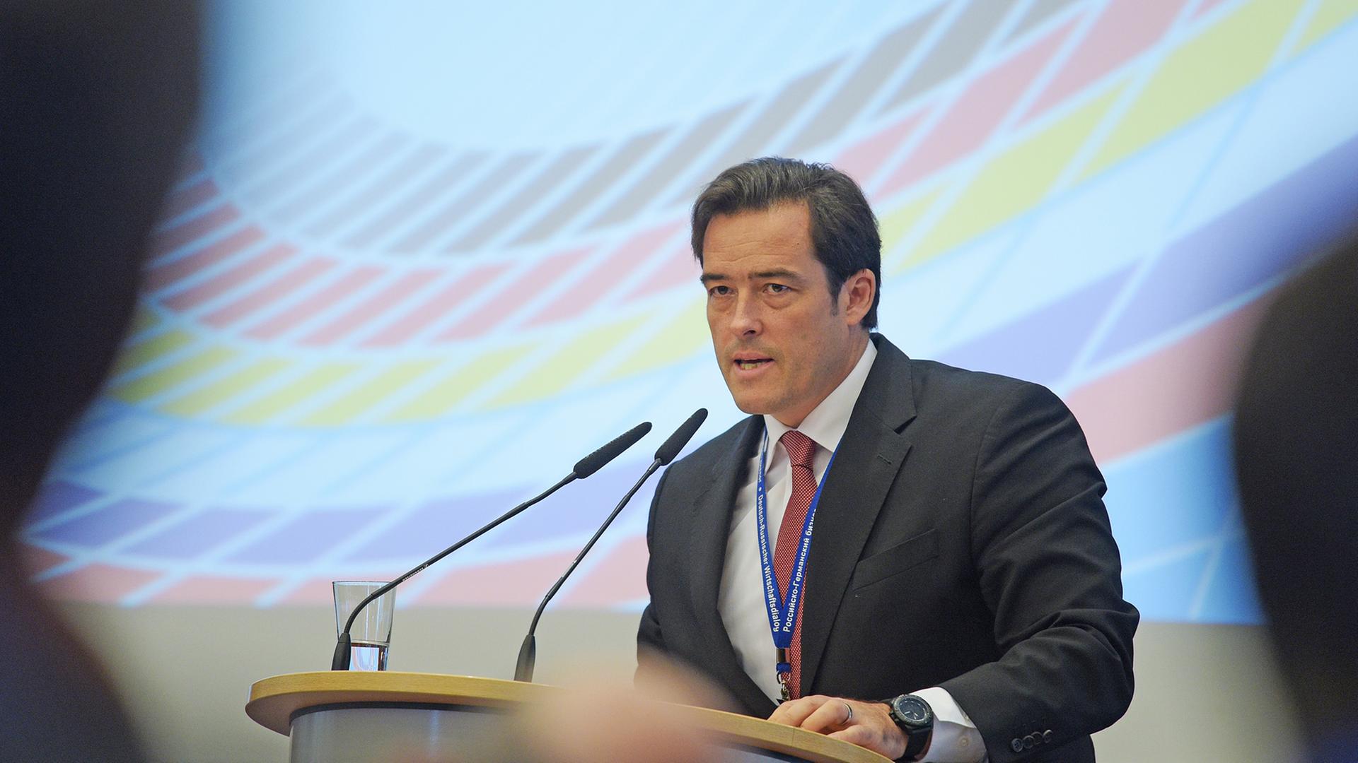 Volker Treier vom Deutschen vom Deutschen Industrie- und Handelskammertag spricht im Rahmen des Deutsch-Russischen Wirtschaftsdialogs in Berlin; Aufnahme vom November 2015 Volker Treier vom Deutschen vom Deutschen Industrie- und Handelskammertag spricht im Rahmen des Deutsch-Russischen Wirtschaftsdialogs in Berlin; Aufnahme vom November 2015