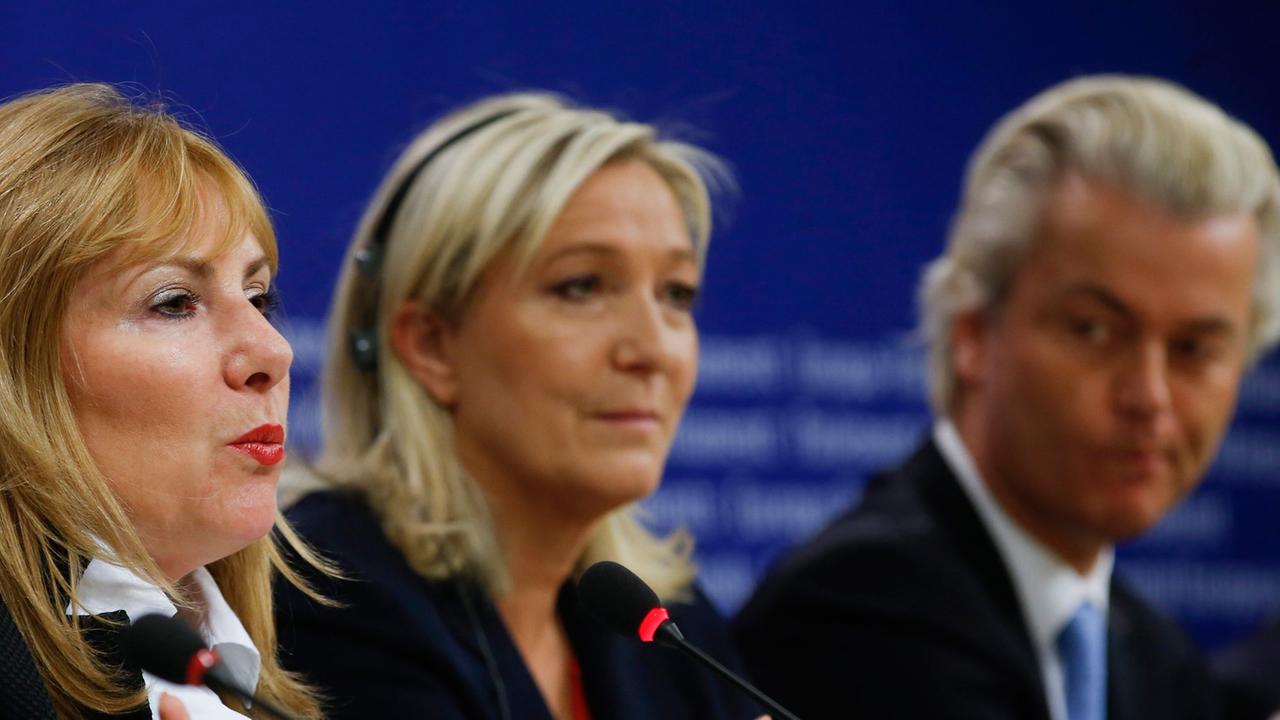 Rechtspopulisten im Europäischen Parlament: die Britin Janice Atkinson (UKIP), die Französin Marine Le Pen (Front National), der Niederländer Geert Wilders (PVV) Rechtspopulisten im Europäischen Parlament: die Britin Janice Atkinson (UKIP), die Französin Marine Le Pen (Front National), der Niederländer Geert Wilders (PVV)