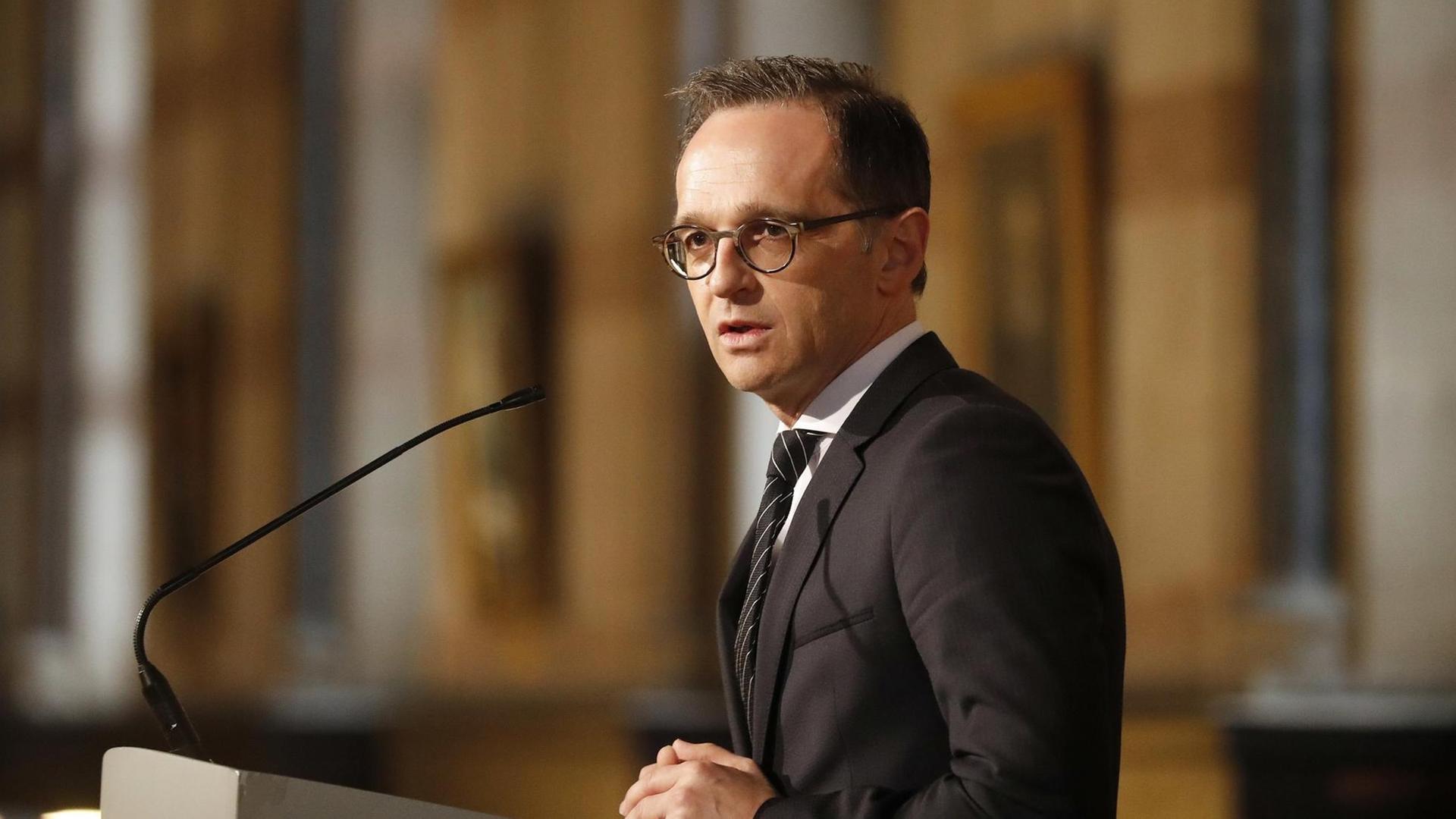 Bundesaußenminister Heiko Maas (SPD) spricht während einer Pressekonferenz nach einem Treffen mit seinem britischen Amtskollegen Johnson. Die Bundesregierung hat nach Angaben von Außenminister Maas nie eine Beteiligung an einem Militärschlag in Syrien erwogen. Bundesaußenminister Heiko Maas (SPD) spricht während einer Pressekonferenz nach einem Treffen mit seinem britischen Amtskollegen Johnson. Die Bundesregierung hat nach Angaben von Außenminister Maas nie eine Beteiligung an einem Militärschlag in Syrien erwogen.