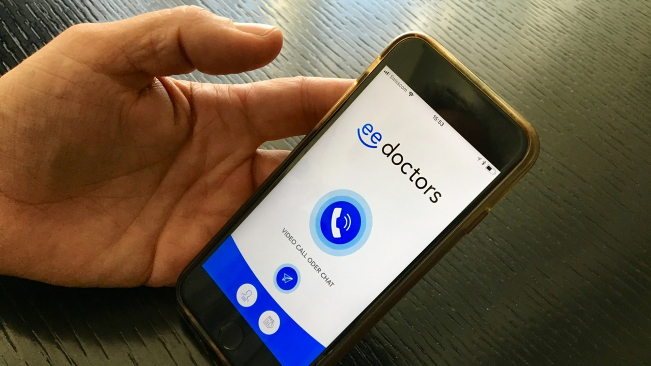 Samrtphone mit der Medizin-App eedoctors. Samrtphone mit der Medizin-App eedoctors.