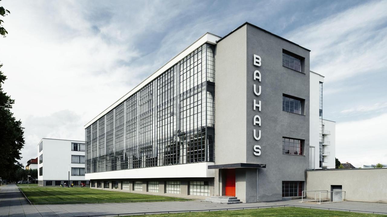 Das Bauhaus-Gebäude in Dessau Das Bauhaus-Gebäude in Dessau