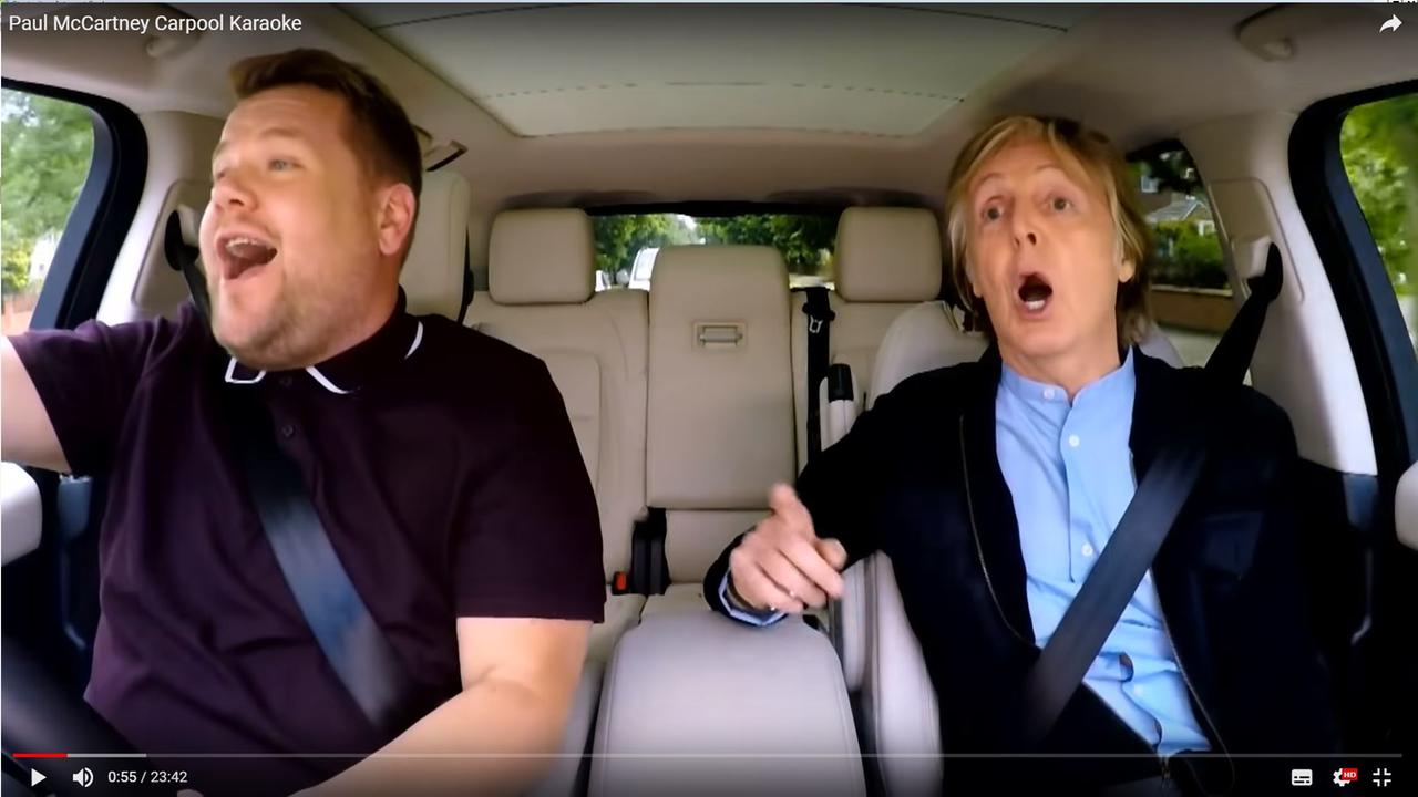 Paul McCartney und James Corden im Auto. Paul McCartney und James Corden im Auto.