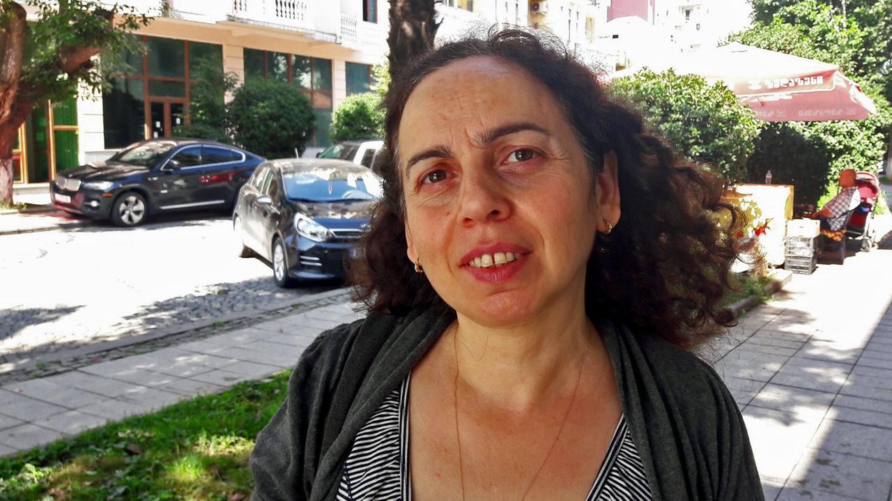 Porträt der Aktivistin Irma Zoidze in Batumi