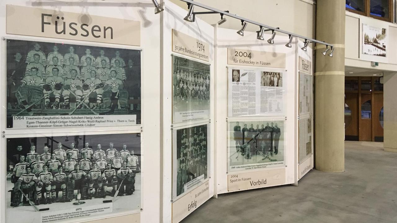 Zeittafeln mit historischen Fotos der Einhockey-Mannschaften in Füssen. Zeittafeln mit historischen Fotos der Einhockey-Mannschaften in Füssen.