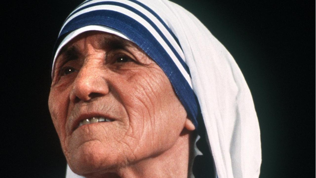 Ordensgründerin der "Missionarinnen der Nächstenliebe", aufgenommen 1981 bei einer Rede in Washington. Am 5.9.1997 ist der "Engel der Sterbenden" im Alter von 87 Jahren einem Herzleiden erlegen.