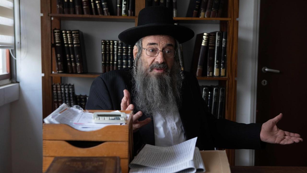 Shulem Shtisel (Dovale Glickman) Shulem Shtisel (Dovale Glickman)