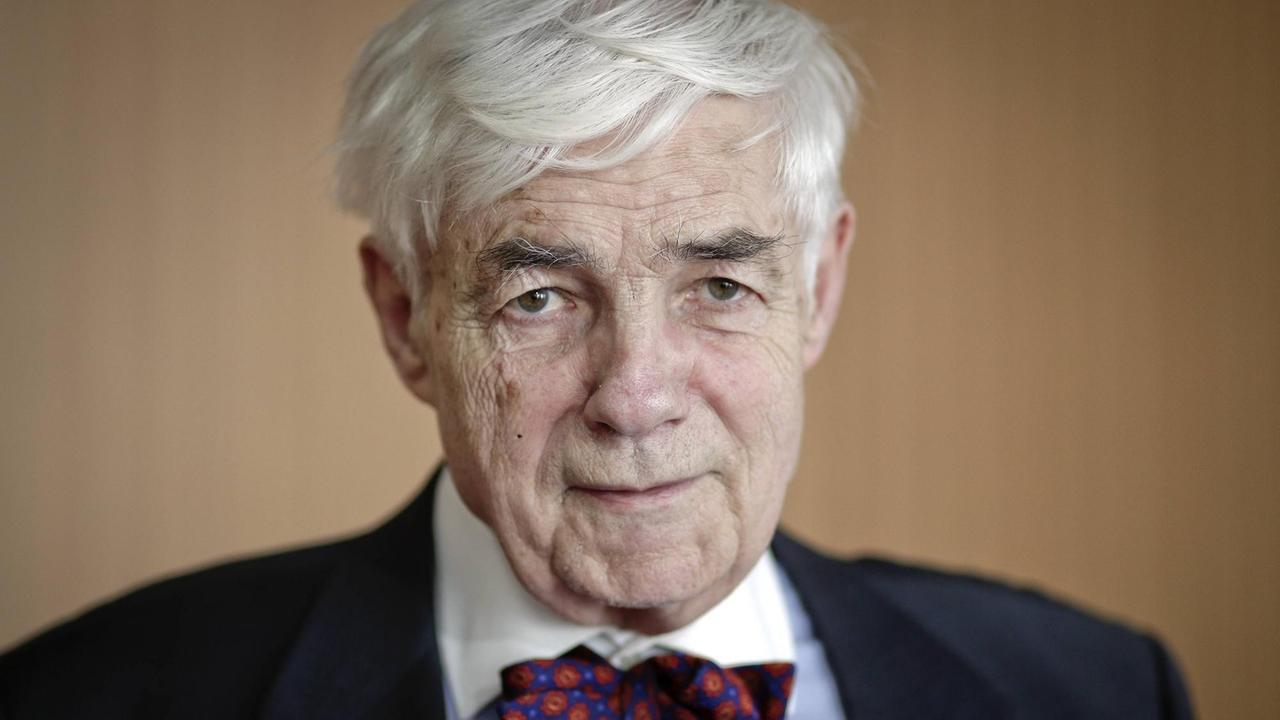 Prof. Dr. Michael Stürmer, Historiker und Journalist bei der Buchvorstellung: Manfred Lütz und Paulus van Husen: Als der Wagen nicht kam - Eine wahre Geschichte aus dem Widerstand Prof. Dr. Michael Stürmer, Historiker und Journalist bei der Buchvorstellung: Manfred Lütz und Paulus van Husen: Als der Wagen nicht kam - Eine wahre Geschichte aus dem Widerstand