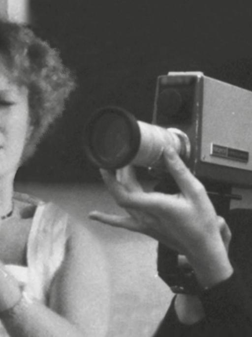 Delphine Seyrig (l.) und Carole Roussopoulus (r.) experimentierten mit Videokameras.