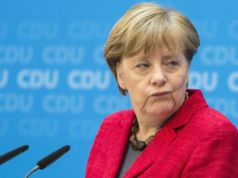 Bundeskanzlerin Angela Merkel spricht auf einer Pressekonferenz nach den Landtagswahlen in Baden-Württemberg, Rheinland-Pfalz und Sachsen-Anhalt.
