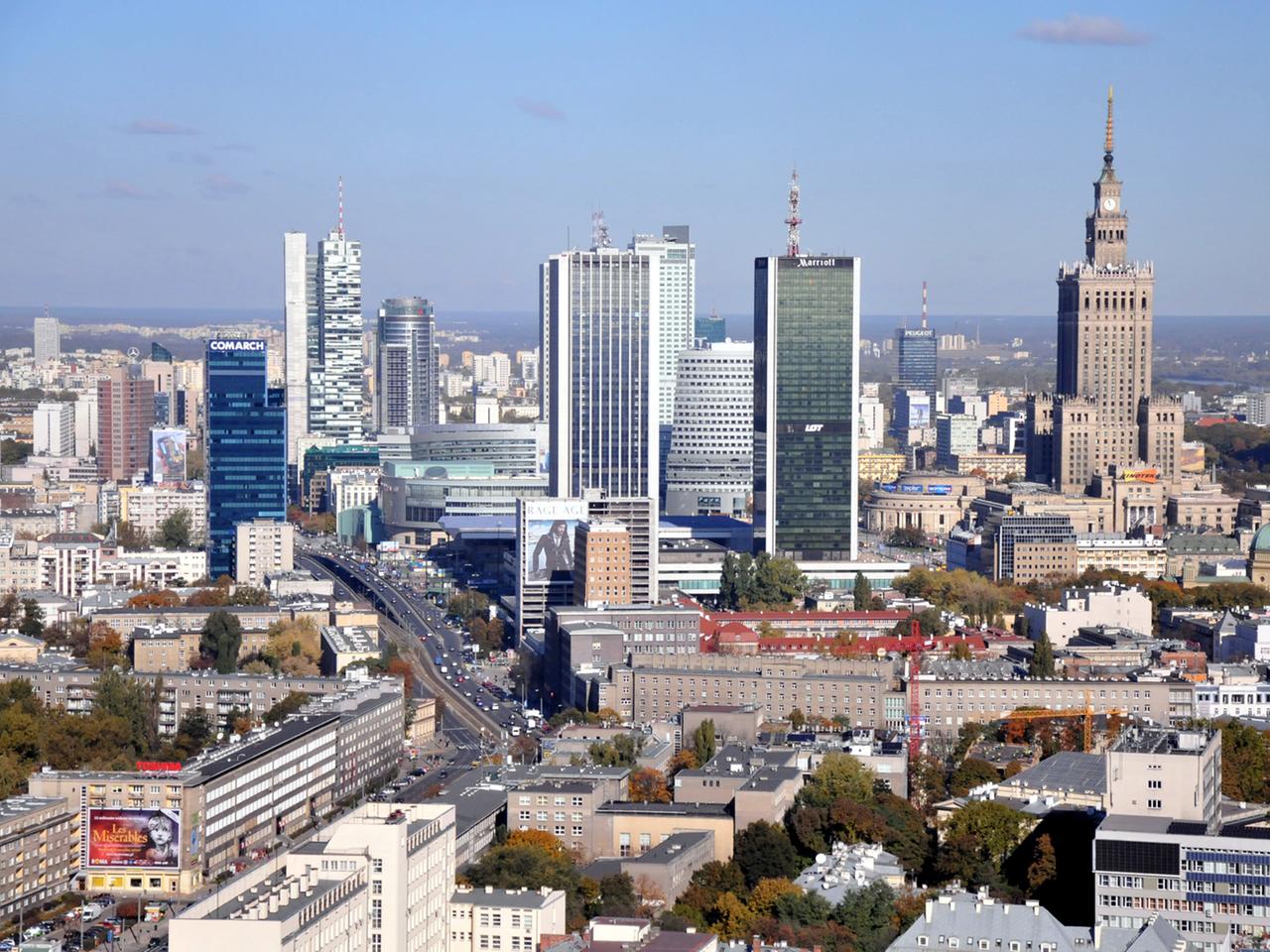 Auf dem Bild sind Hochhäuser im Zentrum der polnischen Hauptstadt Warschau zu sehen, aufgenommen am 13.10.2010.