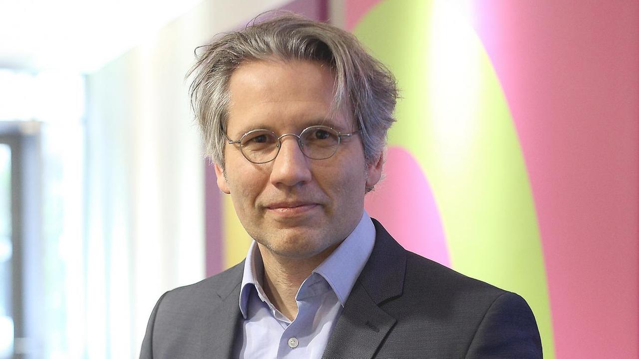Der deutsch-italienische Wirtschaftssoziologe und Autor Oliver Errichiello. Der deutsch-italienische Wirtschaftssoziologe und Autor Oliver Errichiello.