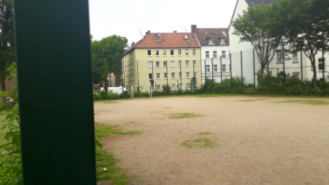 Blick auf den Bolzplatz an der Olgastraße in Gelsenkirchen. Blick auf den Bolzplatz an der Olgastraße in Gelsenkirchen.